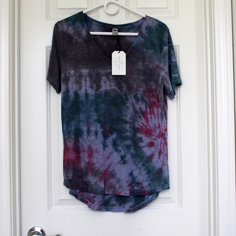 Handmade tie dye v-neck t-shirt top by Hue Revival